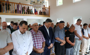 Foto: Press / Bećirović razgovarao s mještanima Međeđe i Ustiprače