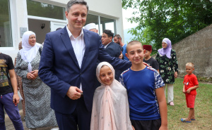 Foto: Press / Bećirović razgovarao s mještanima Međeđe i Ustiprače