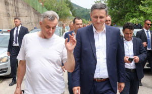 Foto: Press / Bećirović razgovarao s mještanima Međeđe i Ustiprače