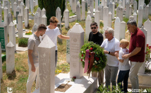Foto: FK Sarajevo / Delegacija na mezaru Musemića