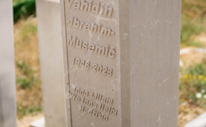 Foto: FK Sarajevo / Delegacija na mezaru Musemića