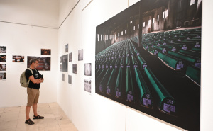 Foto: N.G / Radiosarajevo.ba / Damir Šagolj, izložba Srebrenica