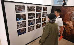 Foto: N.G / Radiosarajevo.ba / Damir Šagolj, izložba Srebrenica