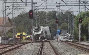 Foto: 24 sata / Putnički voz udario vozilo