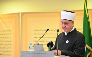 Foto: N.G./Radiosarajevo.ba / Predstavljena Monografija "Srebrenica - Potočari 1995-2025.: Srebrenička dova"