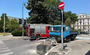 Foto: Radiosarajevo.ba / Gorio kamion na Skenderiji