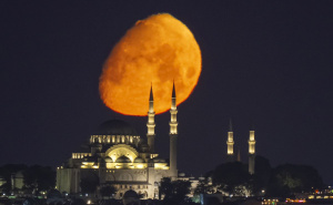 FOTO: AA / Pun mjesec iznad Suleymaniye