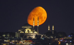 FOTO: AA / Pun mjesec iznad Suleymaniye