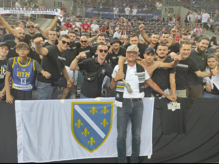 Frank Garza s navijačima BiH