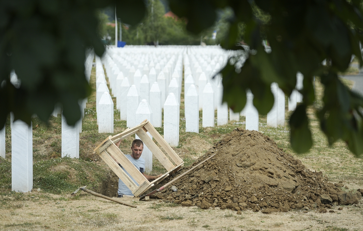 U Potočarima iskopani mezari za sedam žrtava genocida u Srebrenici