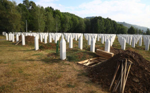 Foto: Dž. K. / Radiosarajevo.ba / Mezarje u Potočarima