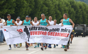 Foto: Dž.K. / Radiosarajevo.ba / Vukovarski maratonci stigli u Potočare