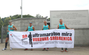 Foto: Dž.K. / Radiosarajevo.ba / Vukovarski maratonci stigli u Potočare