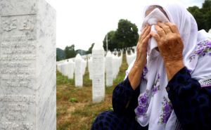 Foto: Dž. K. / Radiosarajevo.ba / Porodice oplakuju svoje najmilije ubijene u genocidu
