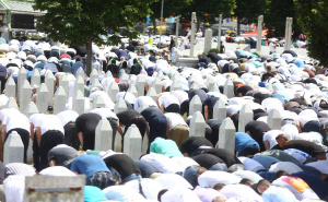 Foto: Dž. K. / Radiosarajevo.ba / Dženaza u Srebrenici