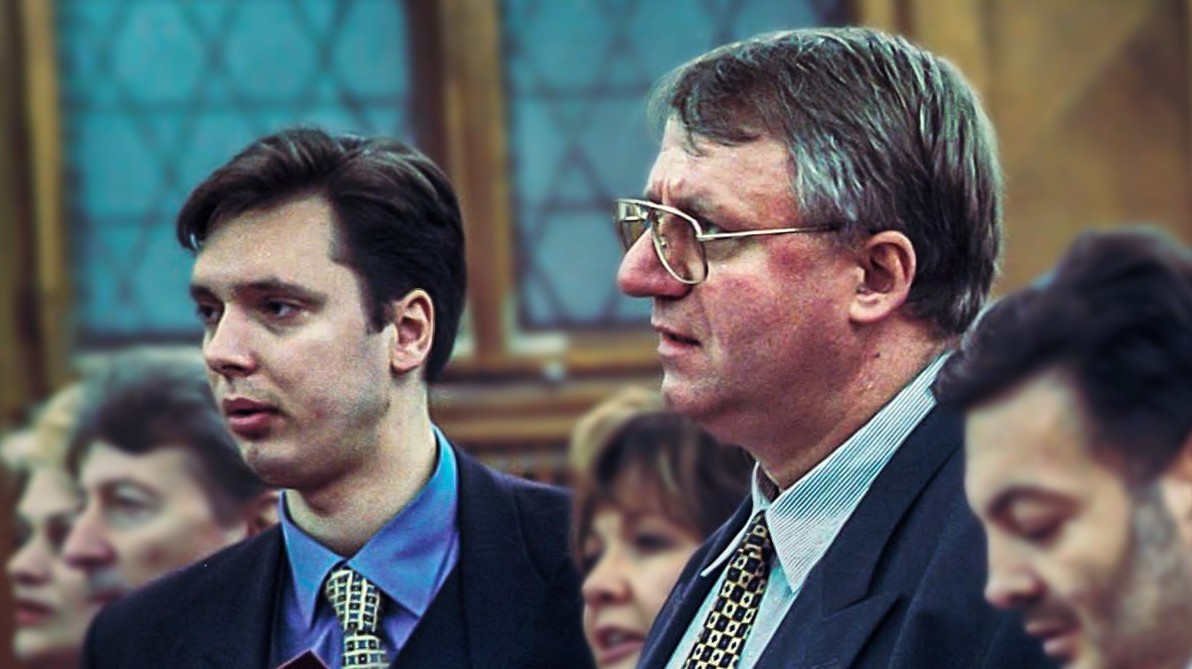 Starija fotografija Vučića sa političkim ocem Šešeljom