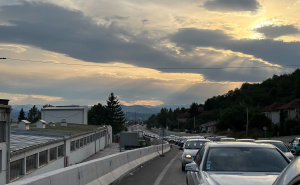 Foto: Čitatelj / Gužve na ulazu u Sarajevo