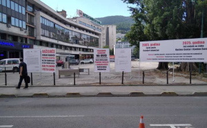 FOTO: Radiosarajevo.ba / Osvanuli plakati protiv Mandića