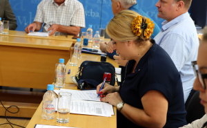 Foto: Vlada KS / Potpisivanje ugovora sa veterinarskim organizacijama