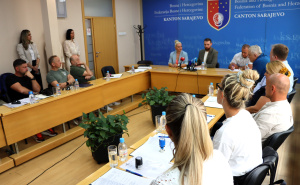 Foto: Vlada KS / Potpisivanje ugovora sa veterinarskim organizacijama