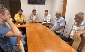 Foto: Press / Ministar Hurtić sa povratnicima u Stocu