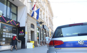 Foto: Dž. K. / Radiosarajevo.ba / Radioaktivno bure ispred Ambasade Hrvatske u Sarajevu