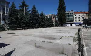 Foto: Dž.K. / Radiosarajevo.ba / Parking kod Narodnog pozorišta Sarajevo