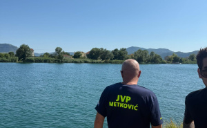 Foto: JVP Metković / Potonuo gliser u ušču Neretve