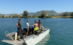 Foto: JVP Metković / Potonuo gliser u ušču Neretve