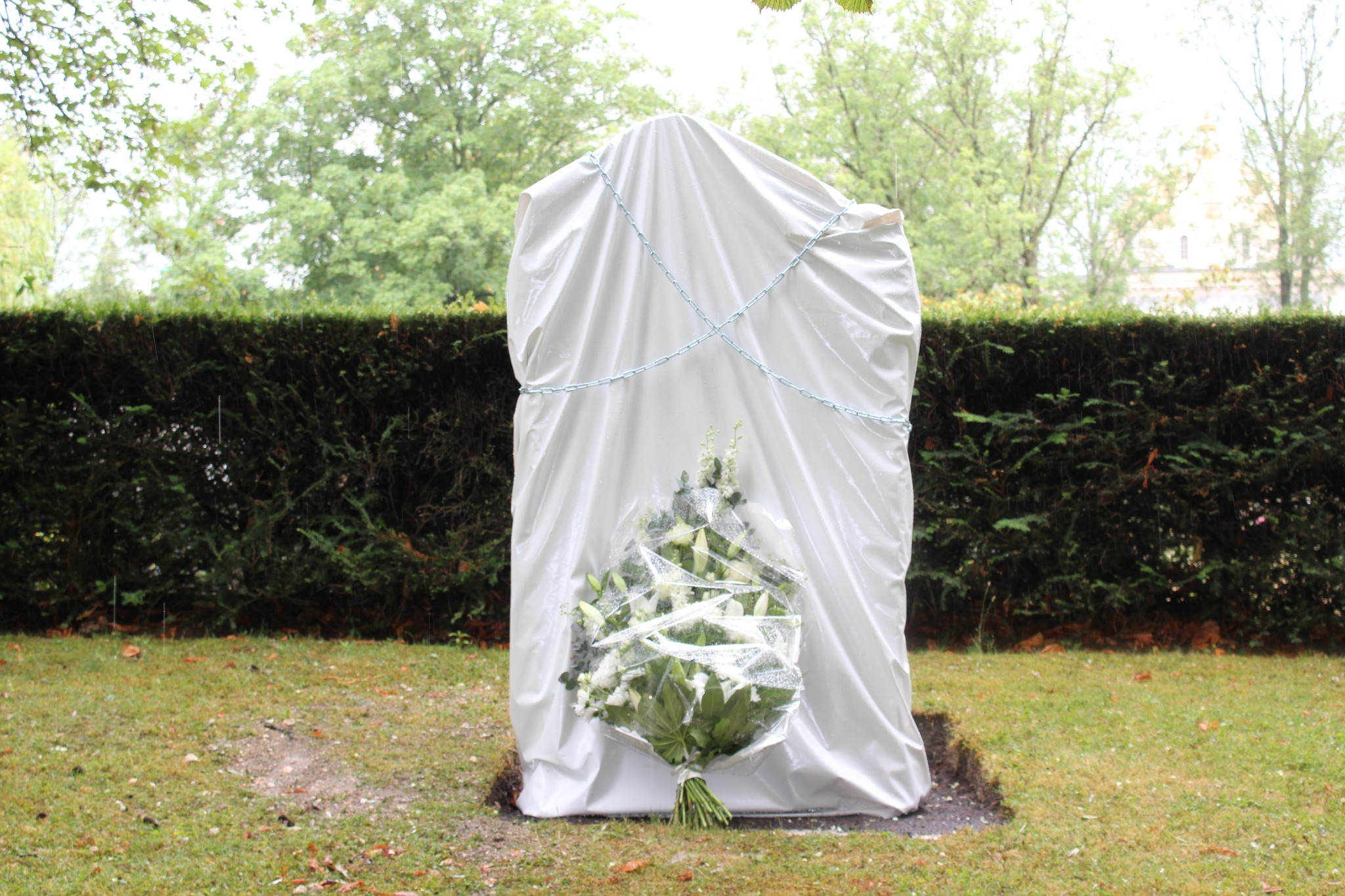 Još neotkriveni spomenik u Parizu za žrtve genocida u Srebrenici