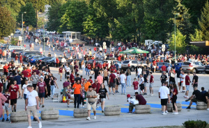 Foto: A.K./Radiosarajevo.ba / Navijači FK Sarajevo pristižu na stadion "Asim Ferhatović Hase"