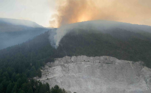 Foto: Press / Helikopter Oružanih snaga BiH u akciji gašenja požara u općini Prozor-Rama