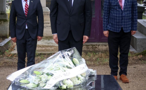 Foto: Kabinet Denisa Bećirovića / Odao počast u Parizu