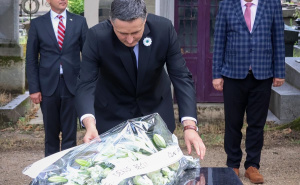 Foto: Kabinet Denisa Bećirovića / Odao počast u Parizu