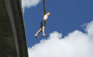 FOTO: AA / Tradicionalni 459. skokovi sa Starog mosta