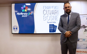Foto: Mostarsko ljeto / Promocija knjige "Franjevci – čuvari Bosne" autora Faruka Vele u Mostaru