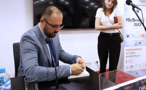 Foto: Mostarsko ljeto / Promocija knjige "Franjevci – čuvari Bosne" autora Faruka Vele u Mostaru