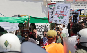 Foto: Anadolija / Demonstranti na Kreti