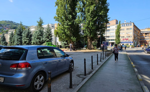 Foto: N. G. / Radiosarajevo.ba / Parking kod Narodnog pozorišta Sarajevo