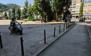 Foto: N. G. / Radiosarajevo.ba / Parking kod Narodnog pozorišta Sarajevo