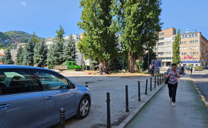 Foto: N. G. / Radiosarajevo.ba / Parking kod Narodnog pozorišta Sarajevo