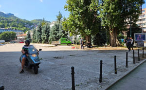 Foto: N. G. / Radiosarajevo.ba / Parking kod Narodnog pozorišta Sarajevo