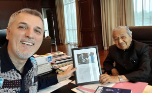 FOTO: Privatni album / Emir Hadžikadunić i Mahathir Mohamad