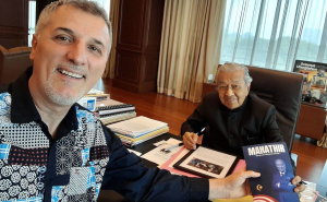 FOTO: Privatni album / Emir Hadžikadunić i Mahathir Mohamad
