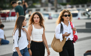 Foto: A. K. / Radiosarajevo.ba / Velike gužve pred Skenderijom uoči koncerta Senidah