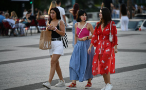 Foto: A. K. / Radiosarajevo.ba / Velike gužve pred Skenderijom uoči koncerta Senidah