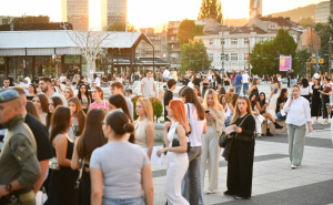 Foto: A. K. / Radiosarajevo.ba / Velike gužve pred Skenderijom uoči koncerta Senidah