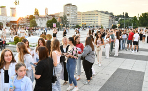 Foto: A. K. / Radiosarajevo.ba / Velike gužve pred Skenderijom uoči koncerta Senidah