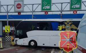 Foto: AA / Autobus udario u naplatnu rampu na autoputu u Rusiji