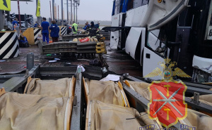 Foto: AA / Autobus udario u naplatnu rampu na autoputu u Rusiji